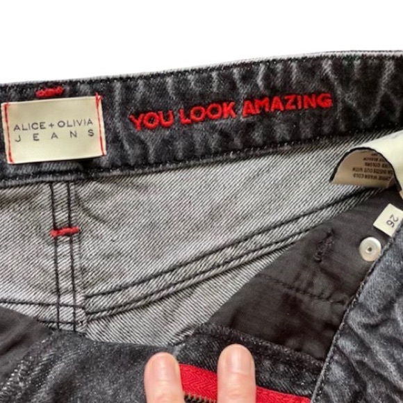 Alice + Olivia Jean Shorts | Size 26 | Unworn | AMAZING HIGH RISE VINTAGE SHORT - Picture 3 of 4